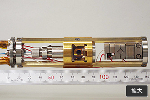 導入事例　強磁場マグネットプローブ用小型高効率ラマン散乱分光測定装置の試作