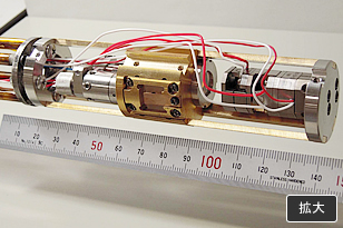 導入事例　強磁場マグネットプローブ用小型高効率ラマン散乱分光測定装置の試作